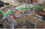 Restauration Karussellauto BMW 507 Bruchstellen werden geleimt